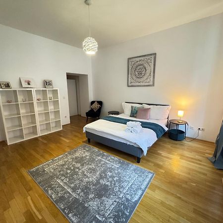Charming Flat & Balcony Near Central Station L Bg5 فيينا المظهر الخارجي الصورة