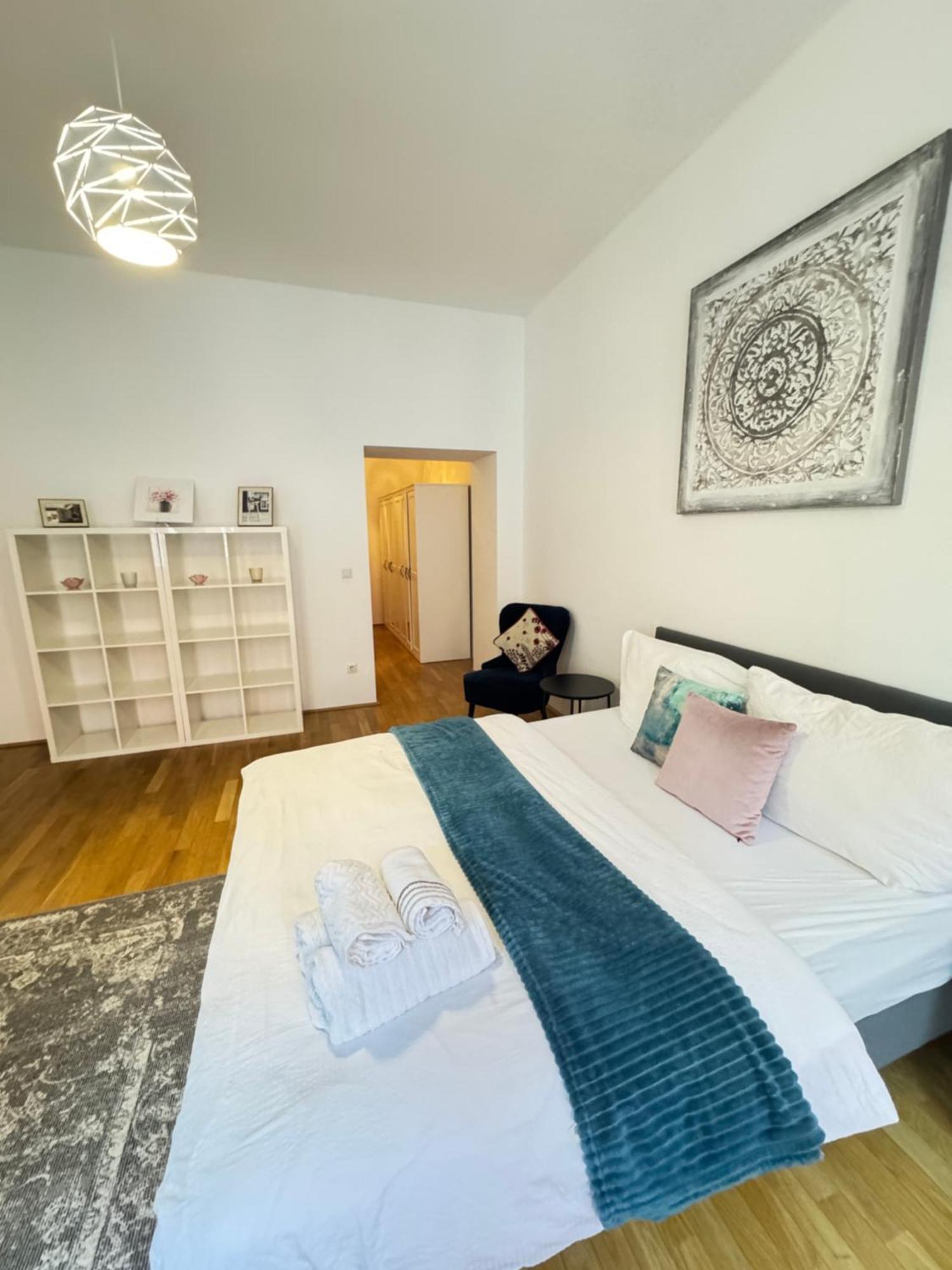 Charming Flat & Balcony Near Central Station L Bg5 فيينا المظهر الخارجي الصورة