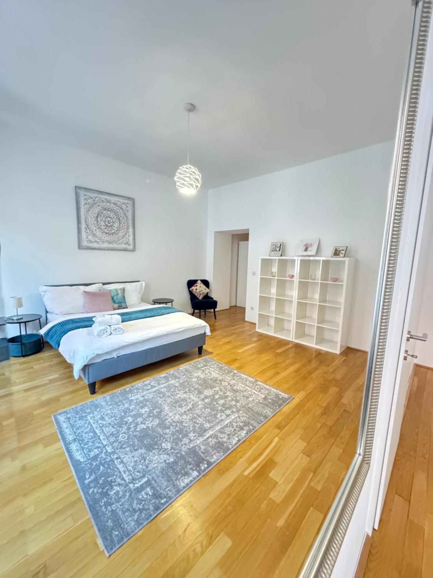 Charming Flat & Balcony Near Central Station L Bg5 فيينا المظهر الخارجي الصورة