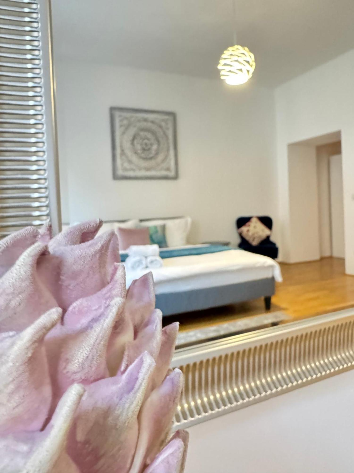 Charming Flat & Balcony Near Central Station L Bg5 فيينا المظهر الخارجي الصورة