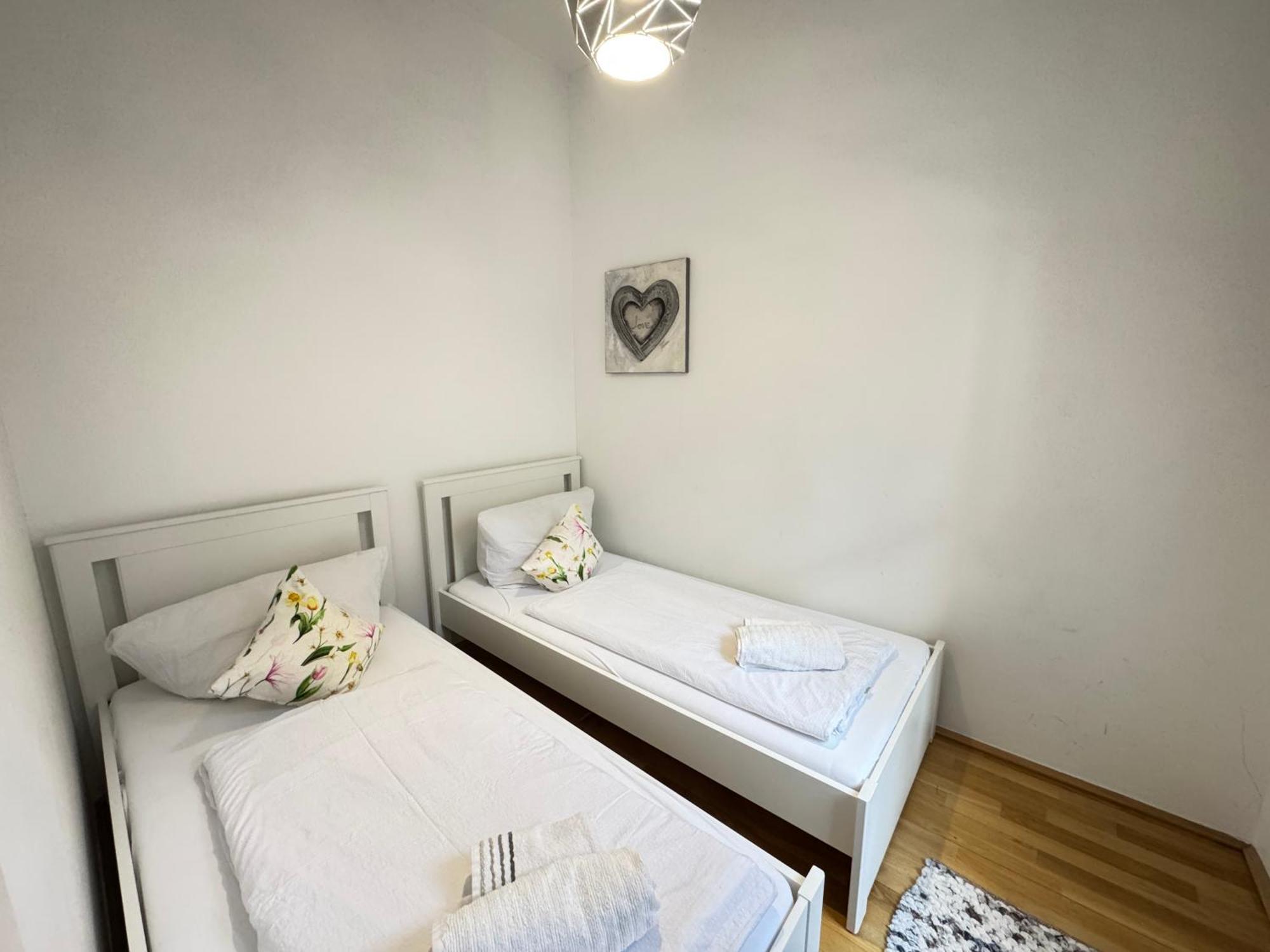Charming Flat & Balcony Near Central Station L Bg5 فيينا المظهر الخارجي الصورة